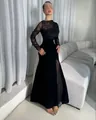 Elegante vestido largo de terciopelo negro con un delicado encaje y mangas largas. - S / Vestidos / Negro