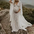 Robe longue de maternité en dentelle blanche avec décolleté en V et manches larges - S / Robes / Blanc