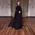 Volledige detailopname van een elegante zwarte avondjurk met strass op de schouders - S / Dresses / Zwart