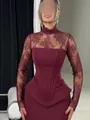 Robe moulante bordeaux élégante avec manches longues en dentelle et col montant - S / Robes / Bordeaux