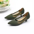 Eleganti scarpe a punta verde oliva in maglia traforata con tacco basso e traspirante - 35 / Verde militare