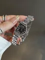Elegante reloj tonneau plateado con esfera negra y números romanos estilo vintage mujer - Plata Negro