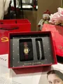 Coffret cadeau montre vintage dorée et bracelet diamant dans un emballage rouge festif - Style Cuir Brun (1906)