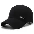 Casquette de baseball minimaliste noire en coton pour hommes avec écusson - Réglable / Noir