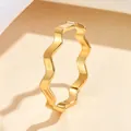 Elegant minimalist wavy plain band ring in vacuum plated gold titanium steel for women - Gold (J03014)