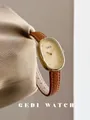 Vintage dameshorloge in goud met bruine leren band en wijzerplaat met kristallen - Gouden Ovale Wijzerplaat Bruine Leren Riem Stijl / Bruin
