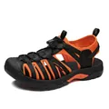 Seitenansicht atmungsaktiver Herren-Outdoor-Sandalen in stylischem Schwarz und Orange. - 38 / Rot