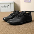 Scarpe da trekking minimaliste nere a punta larga per il massimo comfort all'aperto - 36 / Nero