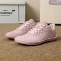 Scarpe da trekking a piedi nudi rosa con punta larga da donna e design stringato - 36 / Rosa