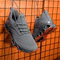 Leichte graue Fly-Woven-Laufschuhe für Herren mit leuchtend oranger Klingen-Sohle. - 39 / Grau
