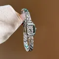 Primo piano dell'orologio al quarzo GUOU da donna con quadrante leopardato e catena - Quadrante Stampa Leopardata / Argento