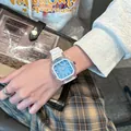 Elegante reloj de cuarzo cuadrado con esfera azul y correa de silicona blanca - Blanco y azul