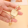 Élégante montre à quartz carrée dorée pour femme avec un bracelet à maillons décoratif - Or Cadran Or