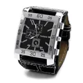 Primer plano del reloj deportivo cuadrado WoMage para hombre con correa de cuero negro y esfera - Negro