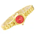 Detail van een elegant gouden armbandhorloge met een rode wijzerplaat en puzzelstukjes - Goud Rood