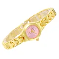 Vista dettagliata dell'orologio da polso dorato da donna con elegante quadrante rosa e quarzo - Polvere d'oro