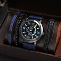 Vue détaillée de la montre à quartz SOKI et du coffret cadeau de bracelets noirs. - Bleu Set
