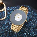 Vista dettagliata dell'orologio al quarzo vintage CANSNOW in oro con quadrante grande - Cinturino in Acciaio Oro Quadrante Bianco