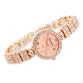Dettaglio orologio lusso donna oro rosa con cinturino e quadrante con cristalli. - Oro Rosa