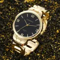 Primo piano di un elegante orologio da donna in oro con quadrante nero e marchio CANSNOW - Oro Nero