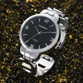 Dettaglio ravvicinato dell'elegante orologio a bracciale argento con quadrante nero classico - Argento Nero