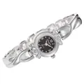 Montre bracelet à quartz argentée pour femme avec cadran noir et gravure florale - Argent Noir
