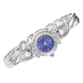 Montre à quartz élégante argentée pour femme avec cadran bleu et bracelet à motif floral - Argent & Bleu Foncé