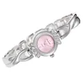 Détail du bracelet croisé argenté et du cadran rose de la montre quartz femme. - Rose Argenté