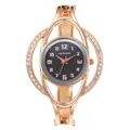 Vista dettagliata dell'orologio a bracciale ogyawatch in oro rosa con quadrante nero e cristalli - Stile Zirconia Rotonda / Oro Rosa (Quadrante Rotondo Nero)