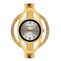 Dettaglio dell'orologio rigido da donna dorato con lunetta in strass e quadrante sunray - Bianco (WAT2419)