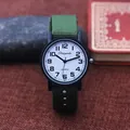 Detailopname van kinderhorloge met groen canvas bandje en witte wijzerplaat voor jongens - Groen Met Witte Wijzerplaat