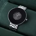 Primo piano dell'orologio al quarzo CANSNOW con quadrante nero e cinturino argento - Quadrante Nero Argento