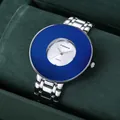 Primo piano di un orologio argento CANSNOW con lunetta blu e quadrante al quarzo. - Cinturino Argento Quadrante Blu