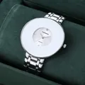 Dettaglio dell'orologio al quarzo CANSNOW con grande quadrante bianco e cinturino argento - Quadrante Bianco Argento