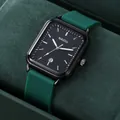 Vista dettagliata di un orologio al quarzo con cinturino in silicone verde e quadrante nero - Cinturino Verde Quadrante Nero