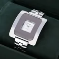 Primo piano dell'orologio al quarzo CANSNOW vintage con quadrante quadrato argento. - Quadrante Bianco Argento