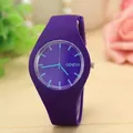 Minimalistische lilafarbene Silikon-Uhr von Geneva für Schüler und Kinder. - Lila