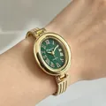 Κομψό οβάλ γυναικείο ρολόι quartz με πράσινο ανάγλυφο καντράν και χρυσό μπρασελέ. - Χρυσή Κάσα Πράσινο Καντράν