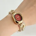 Montre femme élégante à chaîne dorée dotée d'un cadran ovale rouge et cristaux - Boîtier Or Cadran Rouge