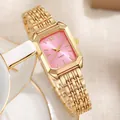 Detailansicht einer eleganten rechteckigen goldenen Quarzuhr mit rosa Zifferblatt. - Gold-Rosa