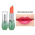 Aloe Farbwechsel-Feuchtigkeitslippenstift in 01 Tempting Red mit Lippen-Swatch-Test - 01 Verlockendes Rot