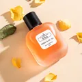 Prunus Black Tea Eau de Parfum 50ml in flacone satinato con petali di fiori gialli - Tè Nero Prugna / 50ml
