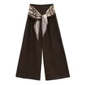 Donkerbruine casual broek met wijde pijpen en een decoratieve sjaalriem met patroon - L / Bottoms / Bruin