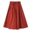 Jupe-culotte rouge à taille haute avec ceinture assortie et plis élégants pour un style chic - Bordeaux