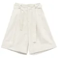 Elegantes bermudas blancas de corte evasé para mujer con cinturón y bajo vuelto - S / Bottoms / Blanco