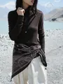 Camiseta de cuello alto para mujer en lana Tencel marrón, estilo exterior en un lago - S / Tops / Marrón