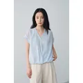 Elegante camisa refrescante con cuello en V falso de dos piezas en azul claro variante - M / Tops / Azul