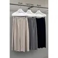 Losse en comfortabele wijde cropped broek in kaki, lichtgrijs en zwart dessin - S / Bottoms / Zwart