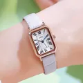 Montre à quartz carrée GEDI vintage pour femme avec bracelet cuir gris et chiffres romains - Boîtier Or Rose Cadran Blanc Bracelet Gris