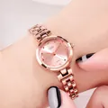 Elegante orologio al quarzo da donna con cinturino in acciaio inossidabile oro rosa al polso - Cassa Oro Rosa Quadrante Rosa